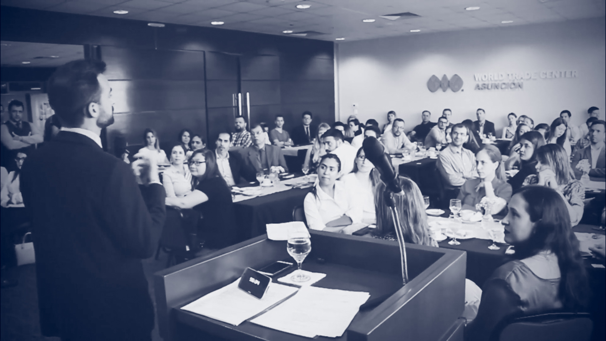 Christian Grinner en desayuno ejecutivo corporativo en Paraguay